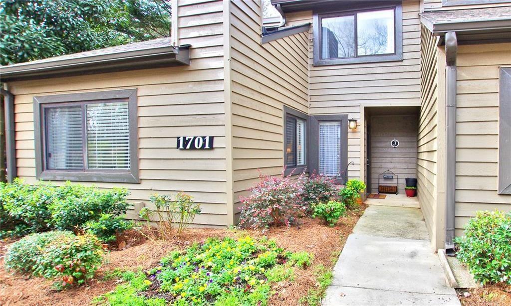 Primary Photo - 1701 Cedar Chase Ln NE