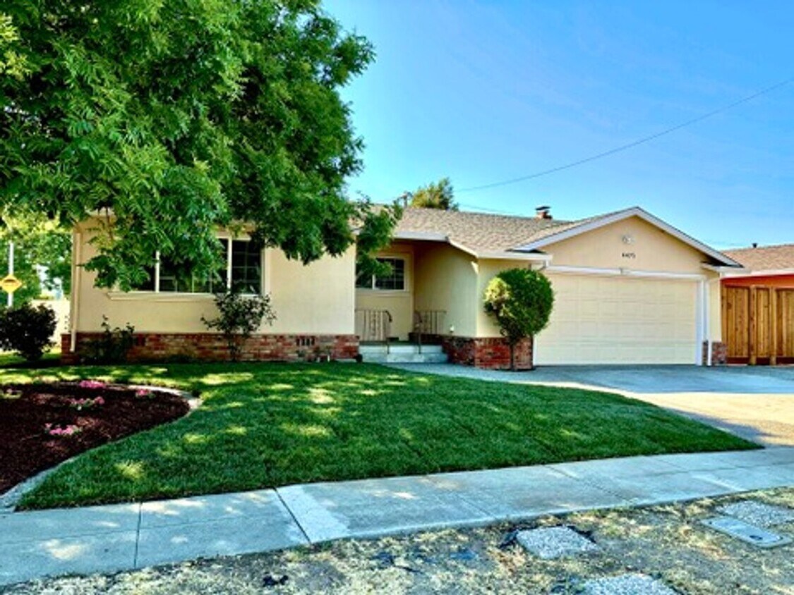Foto principal - Great condition home Move In Ready! Walkin...