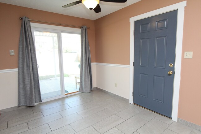 Foto del edificio - 3-Bedroom, 2-Bath Home with Garage & Cover...