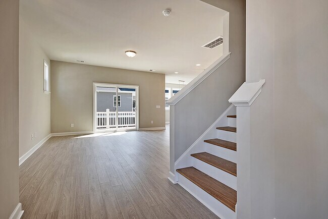 Building Photo - 598 McLernon Trce