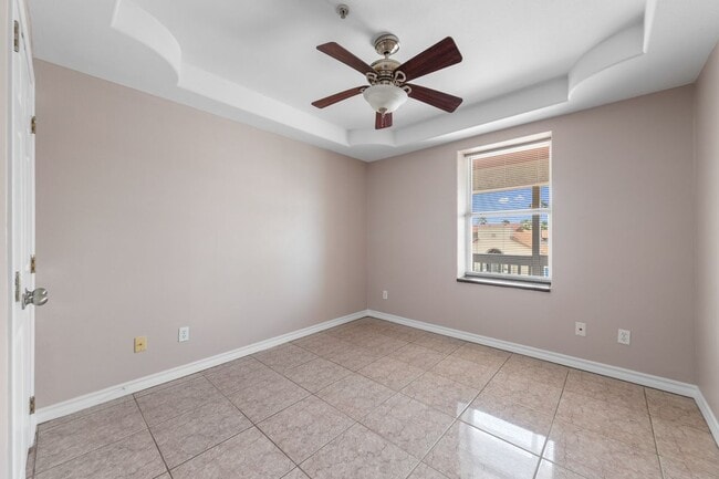 Building Photo - 106 E Campeche St