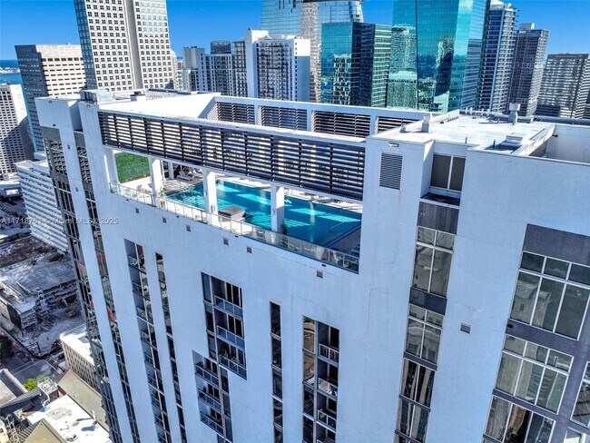 Foto del edificio - 151 SE 1st St