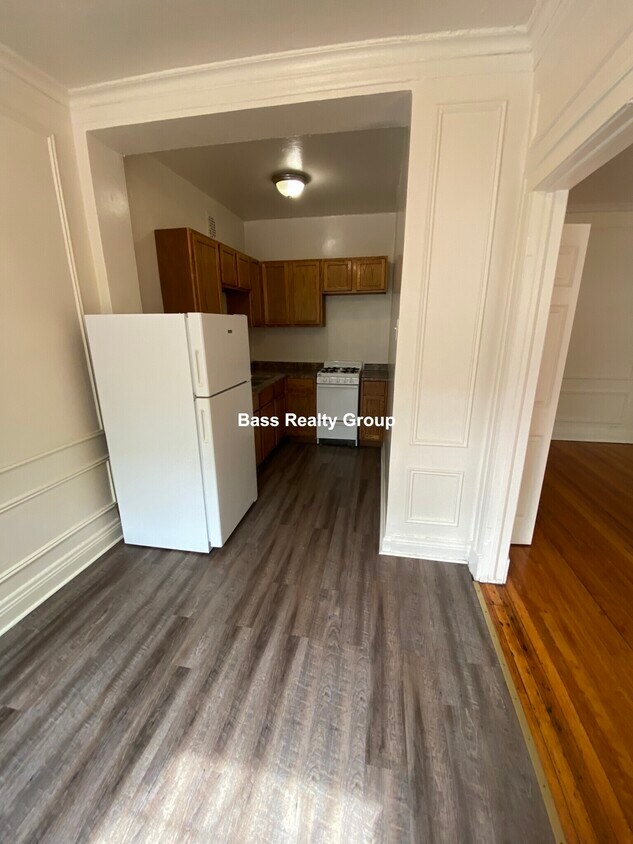 Primary Photo - 1367 E 52nd St