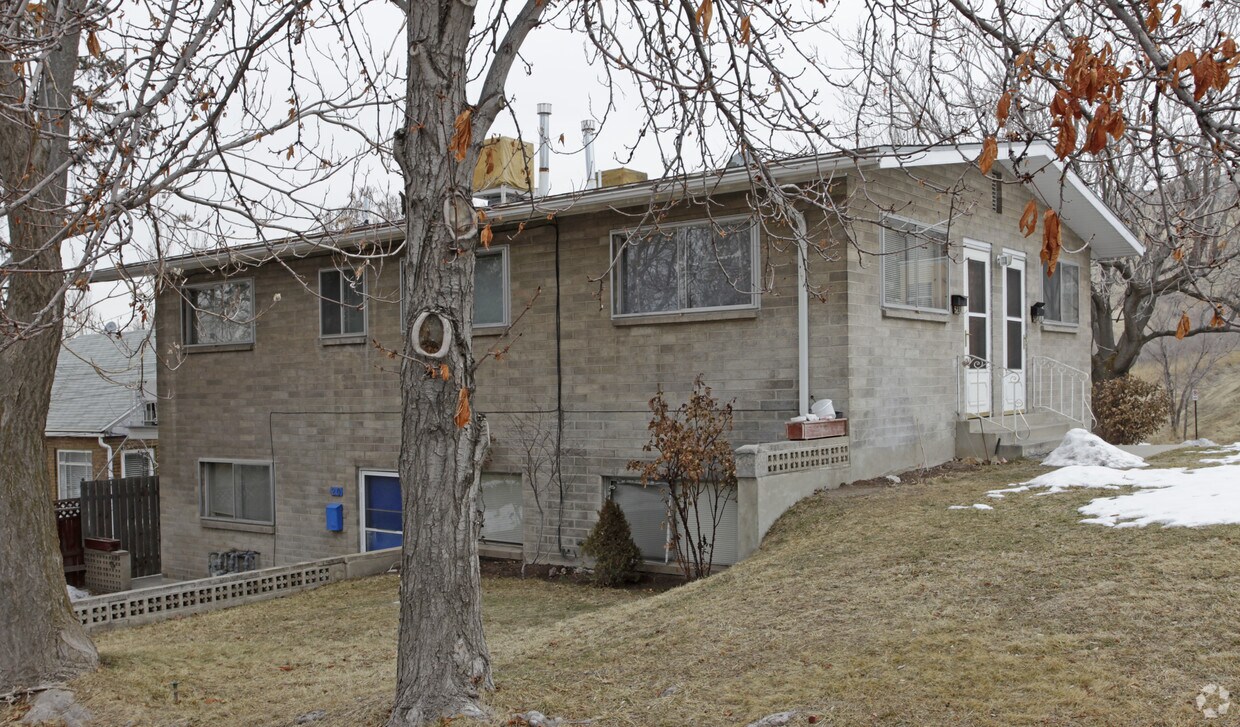 Building Photo - 527 N Darwin St