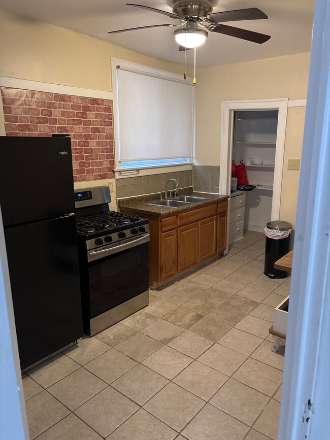 Building Photo - 7725 S East End Ave