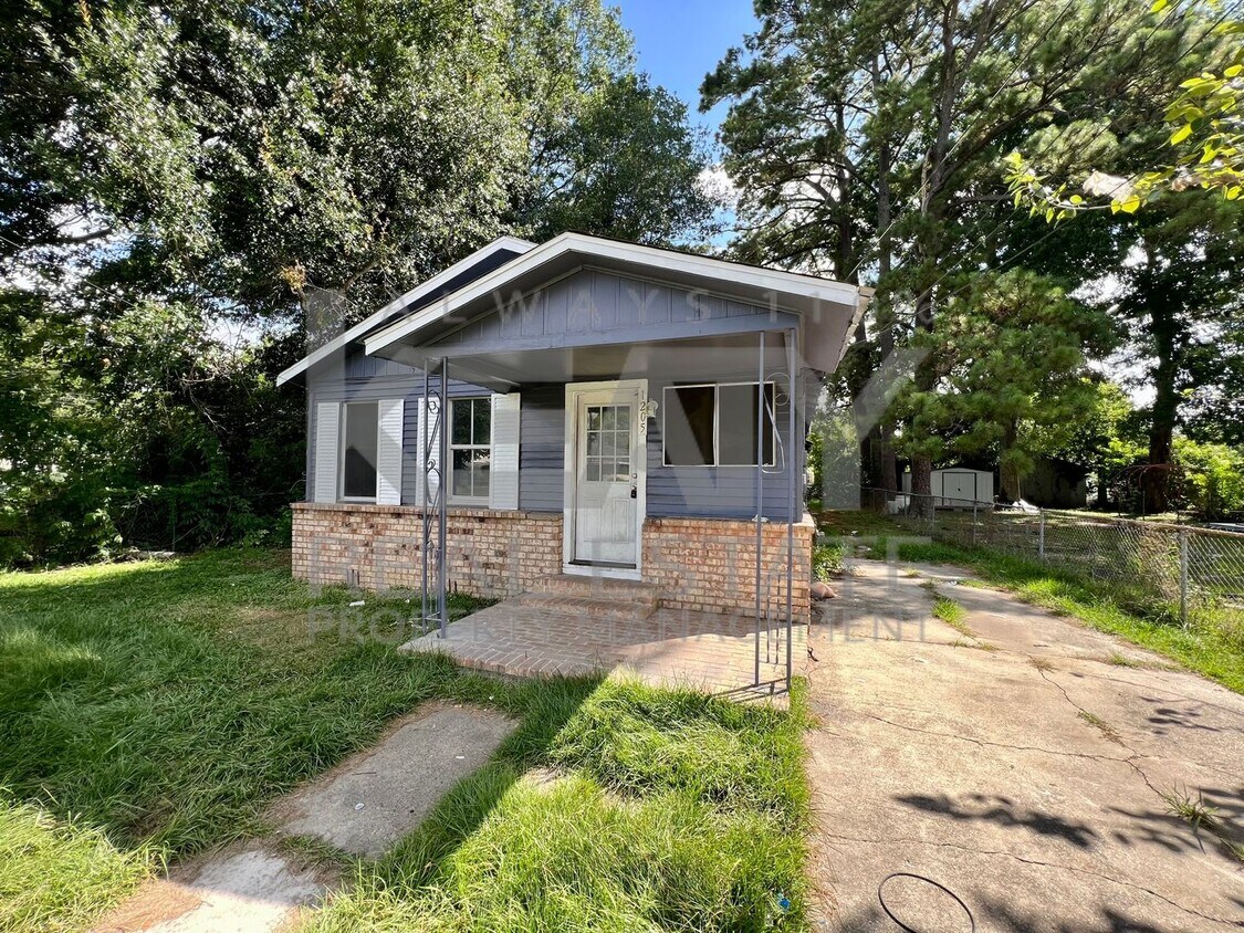 Primary Photo - 4 Bedroom Home Now Available in Lafayette!
