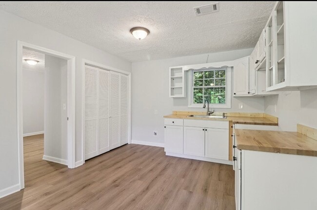 Cocina/Lavandería - 231 Brock Dr