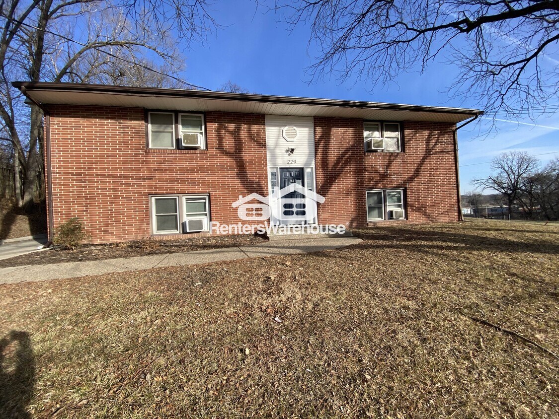 Primary Photo - 229 College Ave