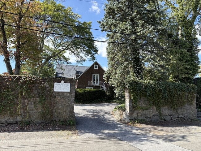 Building Photo - 700 Steamboat Rd