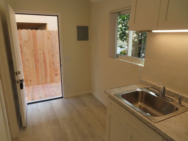 Foto del edificio - Renovated Studio Apartment in La Mesa