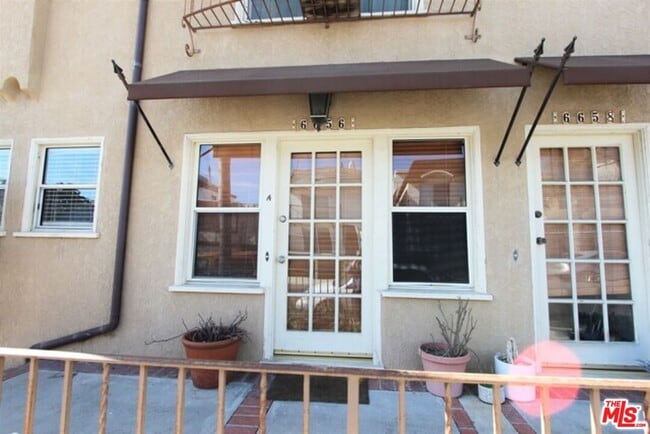 Building Photo - 6656 Vista Del Mar