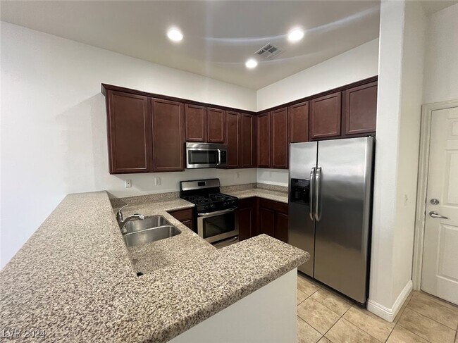 Foto del edificio - 7576 Nicklin St