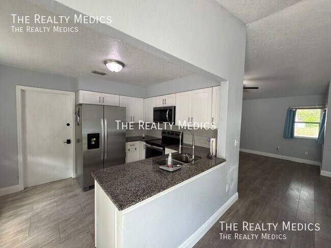 Building Photo - 511 Gaspar Ave