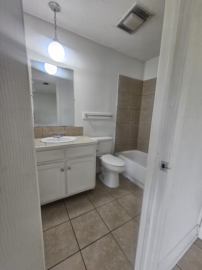 Foto del edificio - 13973 Azalea Park Ave