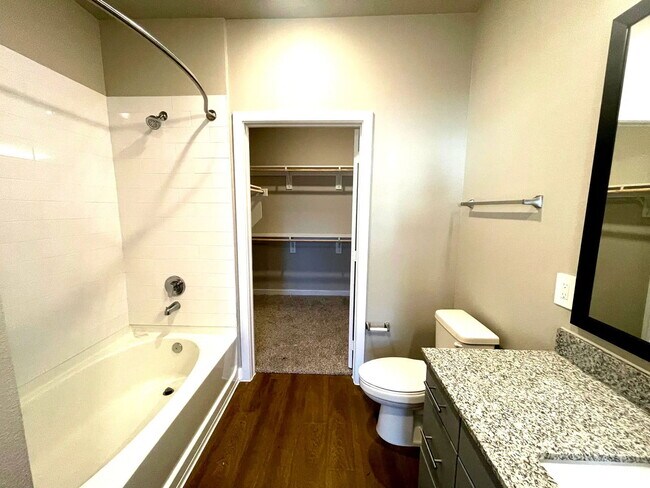 Foto del edificio - 3845 Frontier Pkwy