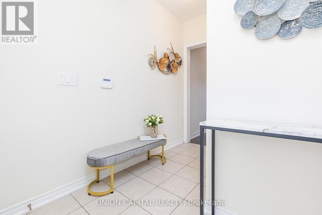 Building Photo - 64 Collier Crescent