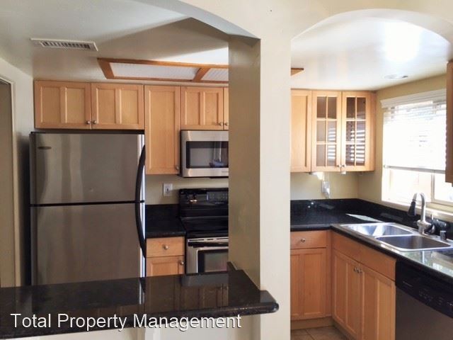 Building Photo - 2 br, 2.5 bath House - 1043 Estes Street