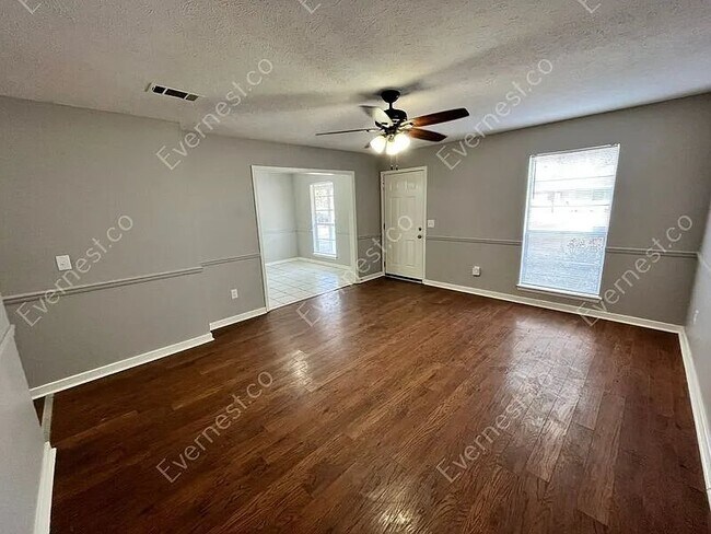 Foto del edificio - 1443 Cherrie Ave