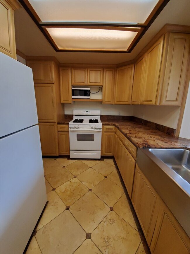 Foto del edificio - Spacious 4bd/2ba House Near Laguna Lake