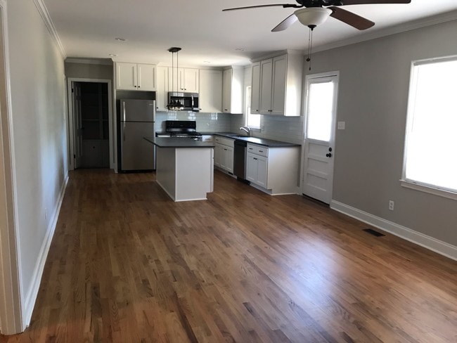 Building Photo - 425 Meadowlark Dr