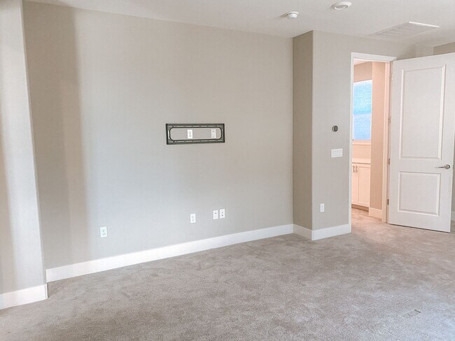 Foto del edificio - Gorgeous Townhouse in Dublin Available January!