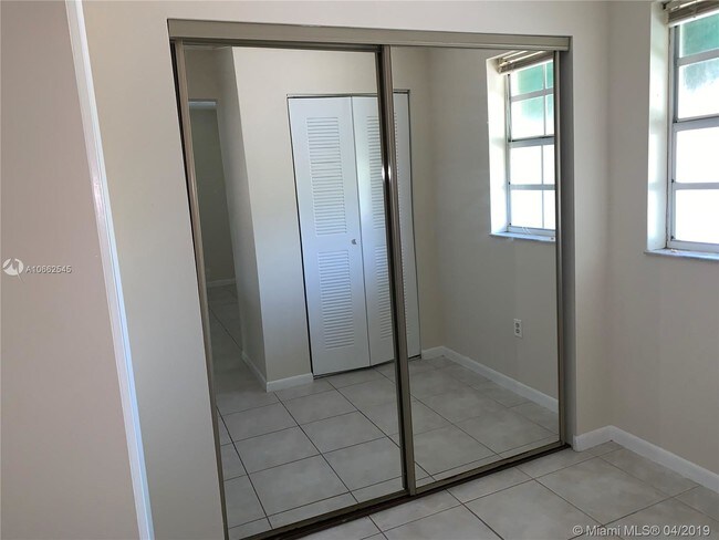 Building Photo - 12370 SW 52nd Pl