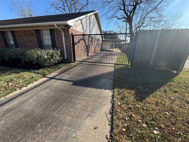 Building Photo - 171 Bluebonnet St