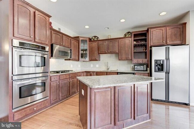 Building Photo - 44258 Navajo Dr