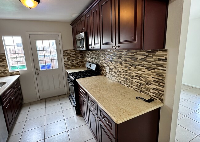 Building Photo - 3171 Luna Ave