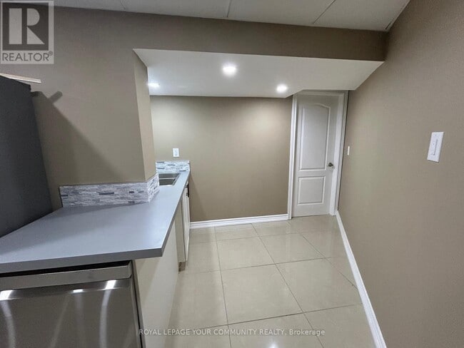 Photo du bâtiment - 5520 18th Side Rd