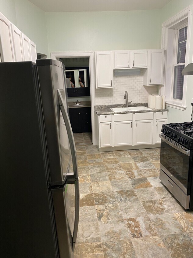 Foto principal - 3135 N Racine Ave