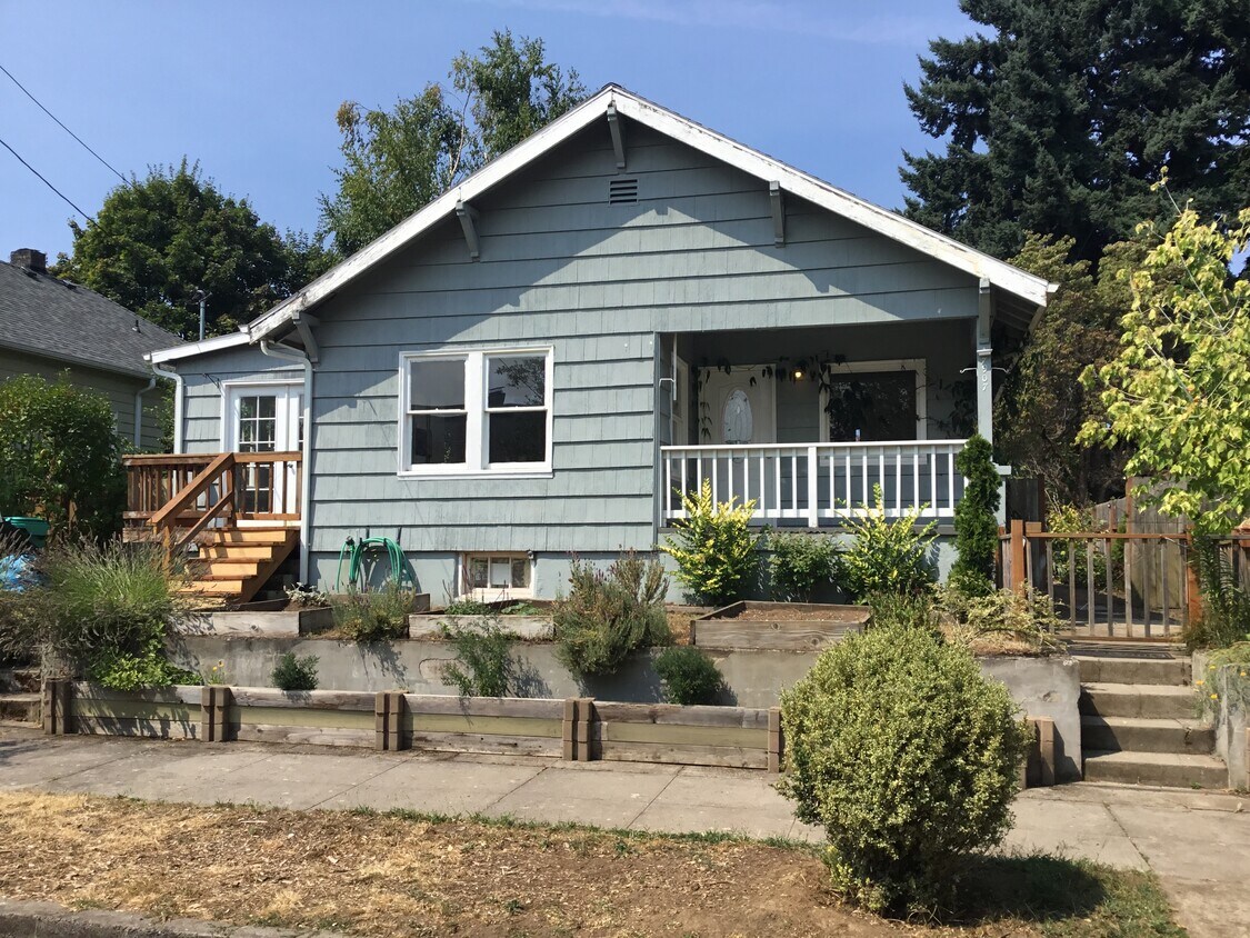 Primary Photo - 7907 N Berkeley Ave