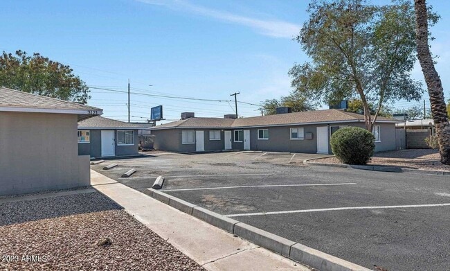 Building Photo - 3123 W Almeria Rd