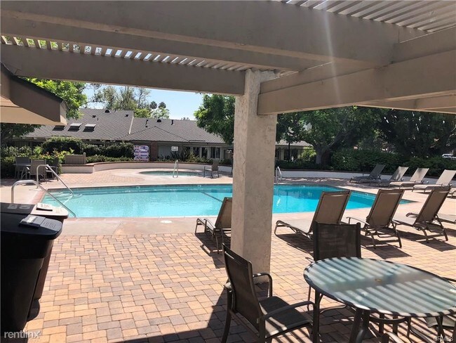 Building Photo - 3 br, 2 bath House - 32122 Via Viente # 31