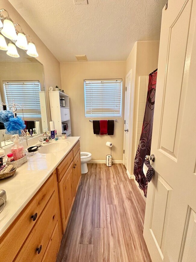 Foto del edificio - Charming 3 Bed, 2 Bath Home!