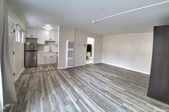 Building Photo - 1907 Greenwich St Building Photo - 1907 Greenwich St