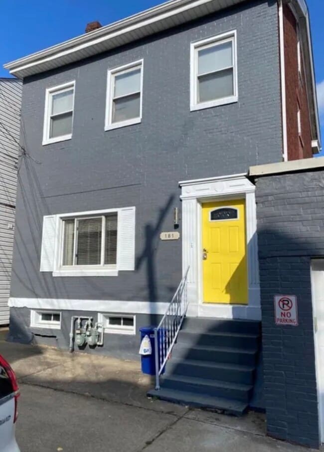 Building Photo - 181 Pius St