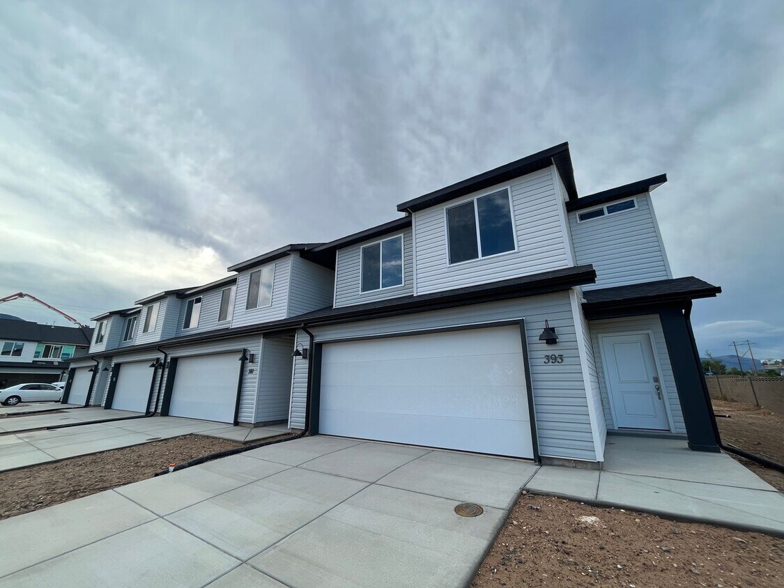 Primary Photo - Beautiful Town home in Cedar City