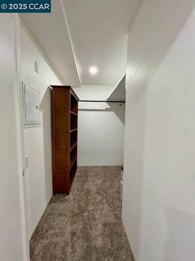 Foto del edificio - 449 Burnett Ave