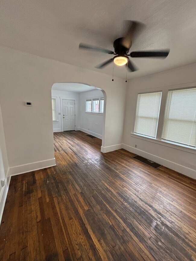 Foto del edificio - 833 E North St