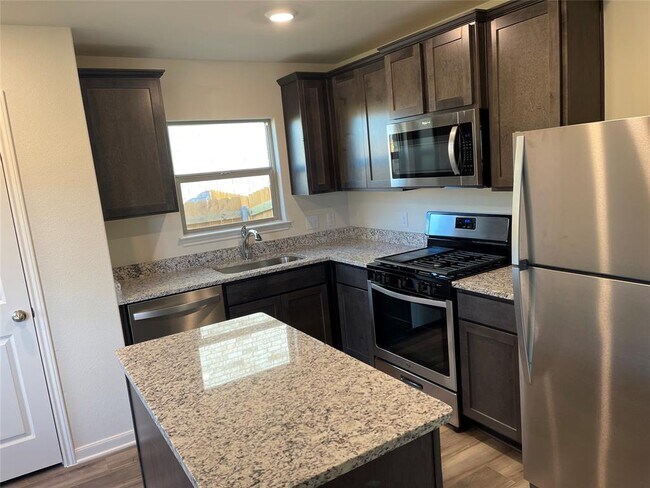 Foto del edificio - 3004 McCoy Rd