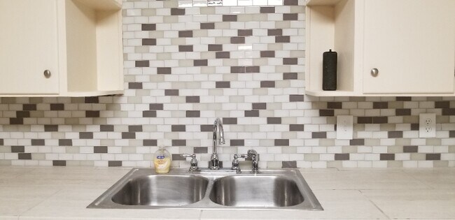 Foto del edificio - 301 Culbreth Ave