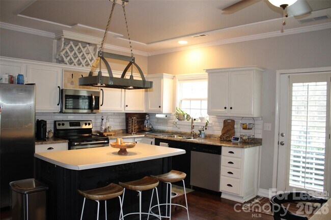 Foto del edificio - 17726 Delmas Dr