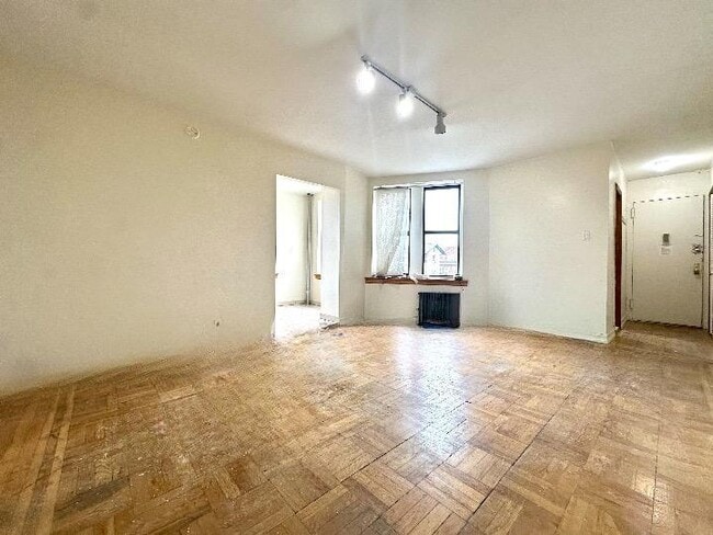 Foto del edificio - 2 bedroom in New York NY 10463