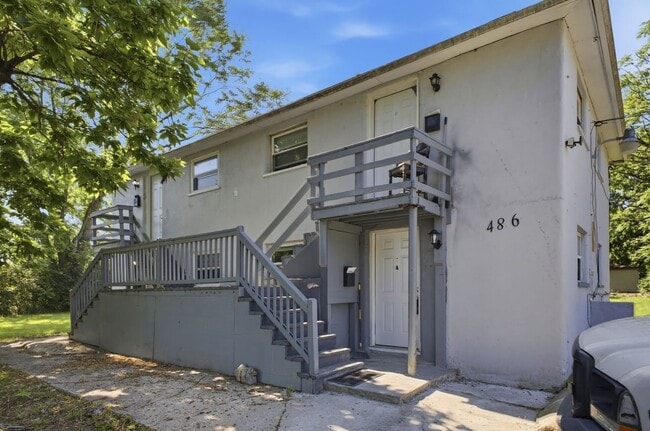 Building Photo - 486 Hanley St