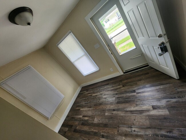 Building Photo - Quaint 1 bedroom apartment close to everyt...