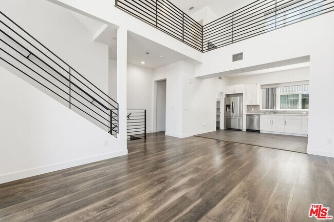 Foto del edificio - 6021 W Beachwood Ln
