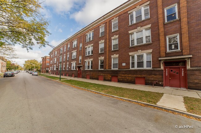 Building Photo - 7355 S Yale Ave