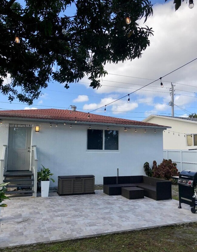 Foto del edificio - 1460 NW 51st Terrace