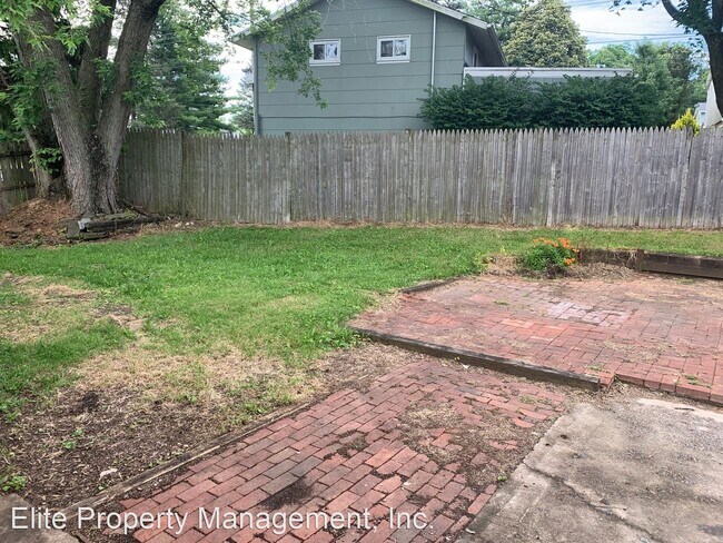 Building Photo - 3 br, 1 bath House - 3100 Robin Rd.